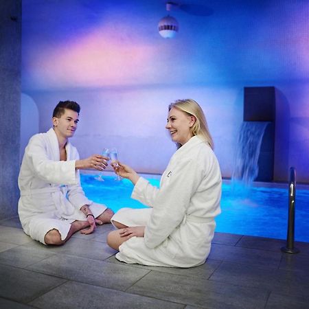 Hotel Fado Spa & Restaurant Swidnica  Bagian luar foto