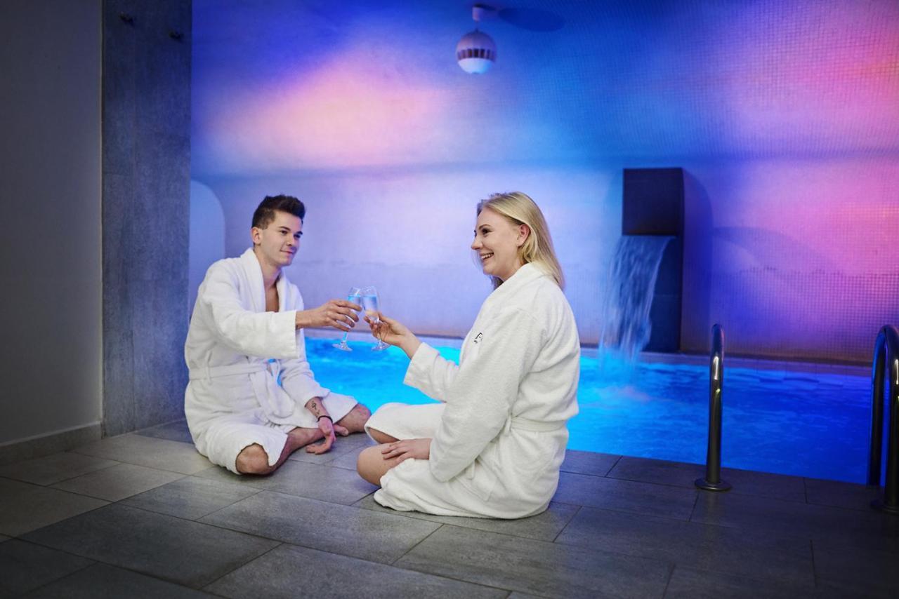 Hotel Fado Spa & Restaurant Swidnica  Bagian luar foto