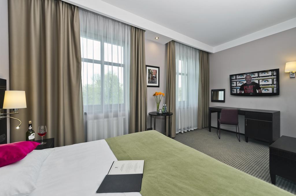 Hotel Fado Spa & Restaurant Swidnica  Bagian luar foto