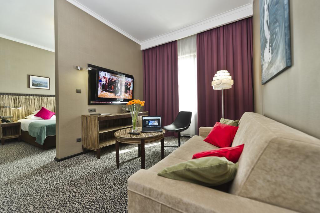 Hotel Fado Spa & Restaurant Swidnica  Bagian luar foto