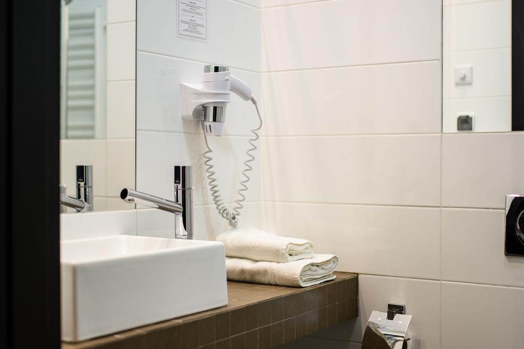 Hotel Fado Spa & Restaurant Swidnica  Bagian luar foto
