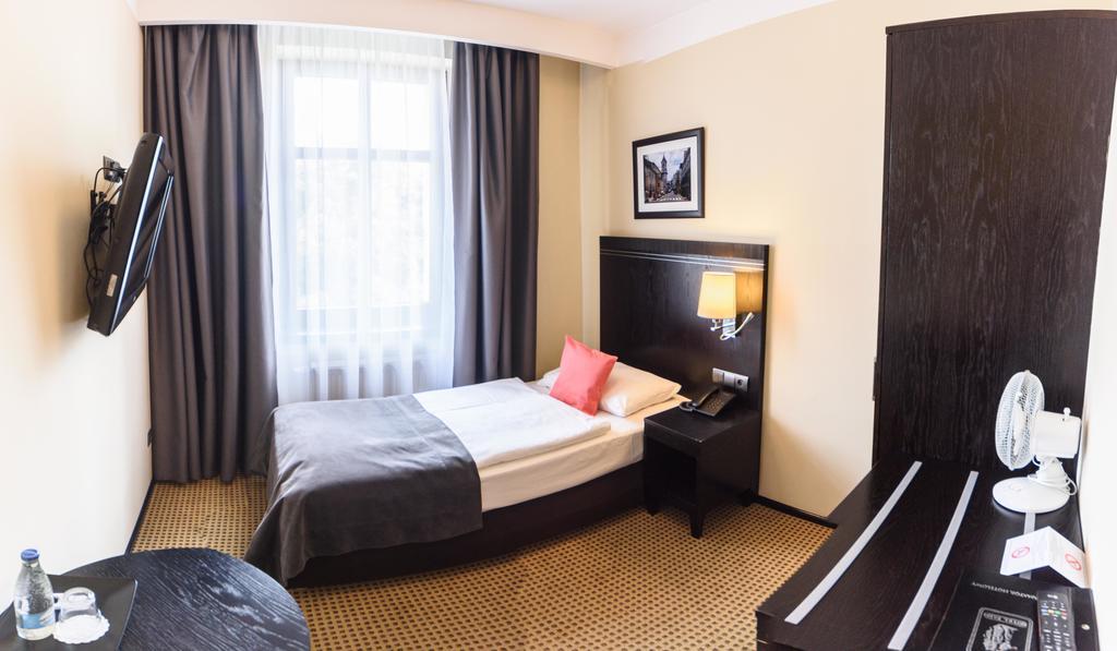 Hotel Fado Spa & Restaurant Swidnica  Bagian luar foto